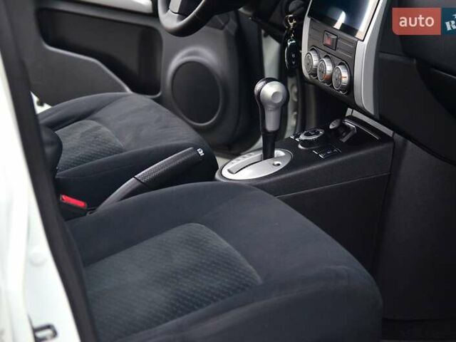 Белый Ниссан ИксТрейл, объемом двигателя 2 л и пробегом 121 тыс. км за 13800 $, фото 13 на Automoto.ua