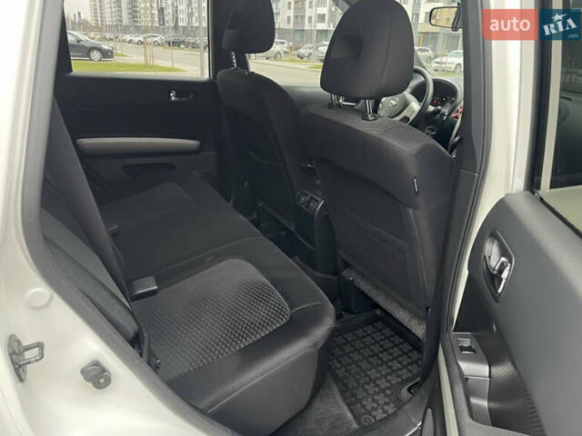 Белый Ниссан ИксТрейл, объемом двигателя 2 л и пробегом 275 тыс. км за 10333 $, фото 3 на Automoto.ua