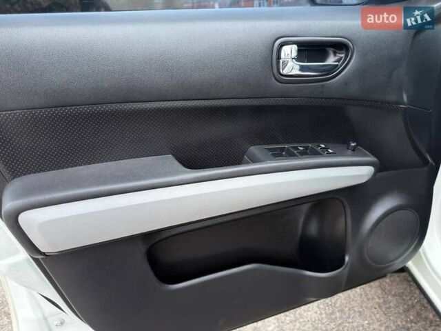 Белый Ниссан ИксТрейл, объемом двигателя 2 л и пробегом 170 тыс. км за 10450 $, фото 18 на Automoto.ua