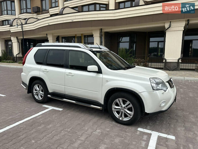 Белый Ниссан ИксТрейл, объемом двигателя 2 л и пробегом 312 тыс. км за 9999 $, фото 16 на Automoto.ua