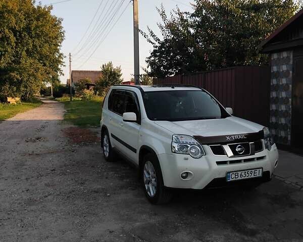 Белый Ниссан ИксТрейл, объемом двигателя 2 л и пробегом 145 тыс. км за 14000 $, фото 8 на Automoto.ua
