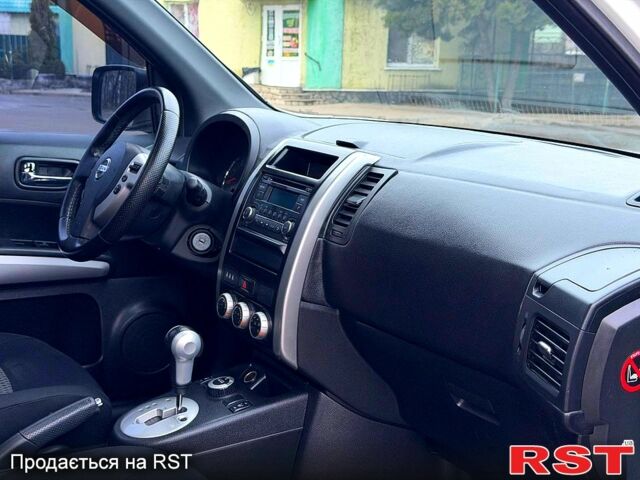 Белый Ниссан ИксТрейл, объемом двигателя 2 л и пробегом 170 тыс. км за 10450 $, фото 8 на Automoto.ua