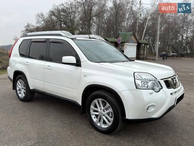 Белый Ниссан ИксТрейл, объемом двигателя 2 л и пробегом 170 тыс. км за 10450 $, фото 2 на Automoto.ua