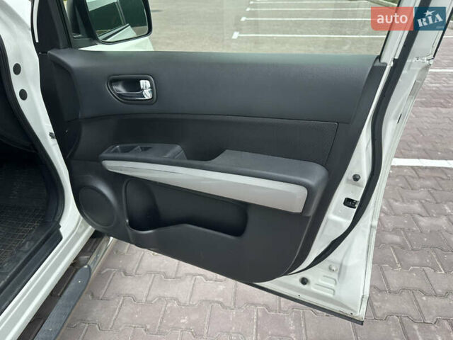 Белый Ниссан ИксТрейл, объемом двигателя 2 л и пробегом 312 тыс. км за 9999 $, фото 41 на Automoto.ua