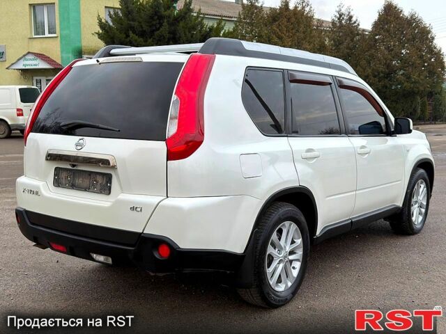 Белый Ниссан ИксТрейл, объемом двигателя 2 л и пробегом 170 тыс. км за 10450 $, фото 2 на Automoto.ua