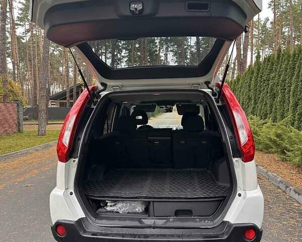 Ниссан ИксТрейл 2013 в Киеве на Automoto.ua Белый Ниссан ИксТрейл, объемом двигателя 2 л и пробегом 235 тыс. км за 13500 $, фото 5 на Automoto.ua