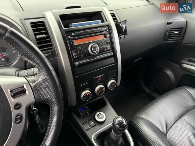 Белый Ниссан ИксТрейл, объемом двигателя 2 л и пробегом 240 тыс. км за 11000 $, фото 46 на Automoto.ua