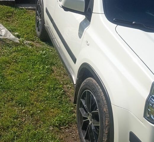 Білий Ніссан ІксТрейл, об'ємом двигуна 2 л та пробігом 221 тис. км за 13150 $, фото 14 на Automoto.ua