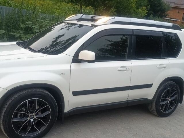 Білий Ніссан ІксТрейл, об'ємом двигуна 2 л та пробігом 221 тис. км за 13150 $, фото 11 на Automoto.ua