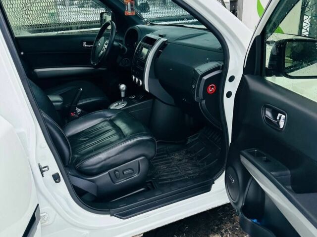 Білий Ніссан ІксТрейл, об'ємом двигуна 2 л та пробігом 221 тис. км за 13150 $, фото 4 на Automoto.ua