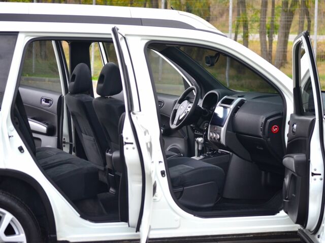 Белый Ниссан ИксТрейл, объемом двигателя 2 л и пробегом 122 тыс. км за 13800 $, фото 11 на Automoto.ua