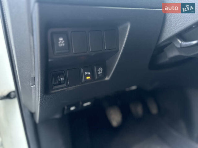 Белый Ниссан ИксТрейл, объемом двигателя 1.6 л и пробегом 129 тыс. км за 14200 $, фото 9 на Automoto.ua