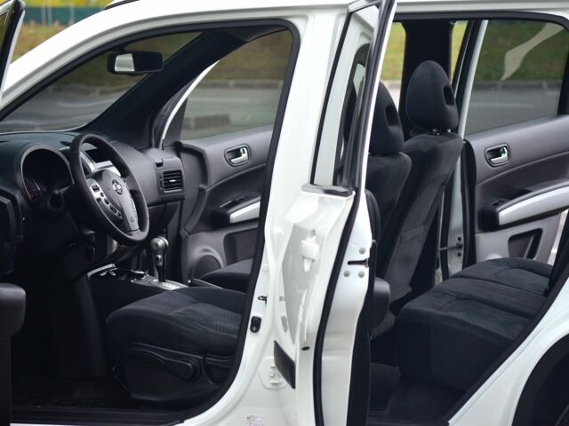 Белый Ниссан ИксТрейл, объемом двигателя 2 л и пробегом 122 тыс. км за 319 $, фото 14 на Automoto.ua