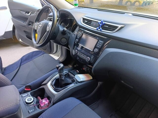 Белый Ниссан ИксТрейл, объемом двигателя 1.6 л и пробегом 93 тыс. км за 16500 $, фото 9 на Automoto.ua