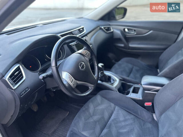 Белый Ниссан ИксТрейл, объемом двигателя 1.6 л и пробегом 129 тыс. км за 14200 $, фото 8 на Automoto.ua