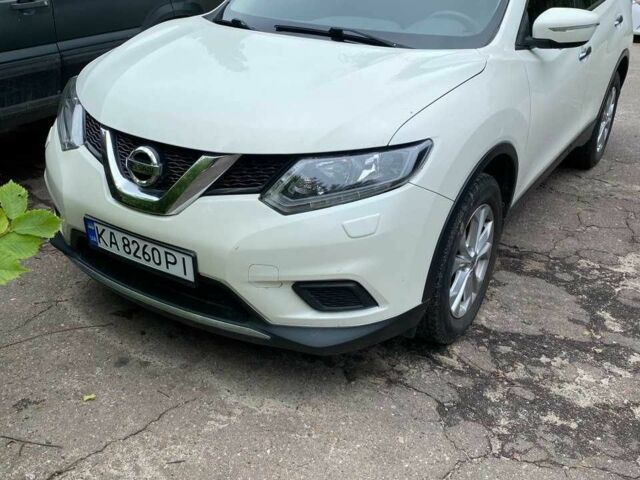Белый Ниссан ИксТрейл, объемом двигателя 2.5 л и пробегом 200 тыс. км за 14200 $, фото 2 на Automoto.ua