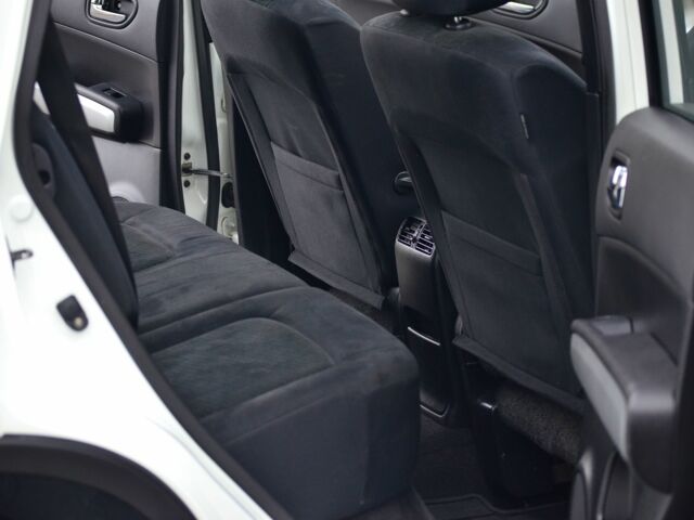 Белый Ниссан ИксТрейл, объемом двигателя 2 л и пробегом 122 тыс. км за 13800 $, фото 12 на Automoto.ua