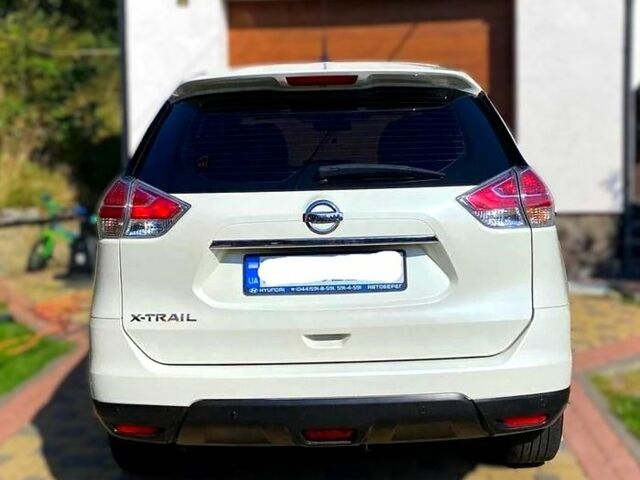 Белый Ниссан ИксТрейл, объемом двигателя 1.6 л и пробегом 190 тыс. км за 15000 $, фото 3 на Automoto.ua