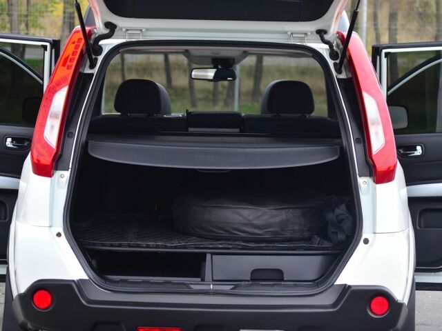 Белый Ниссан ИксТрейл, объемом двигателя 2 л и пробегом 122 тыс. км за 13800 $, фото 16 на Automoto.ua