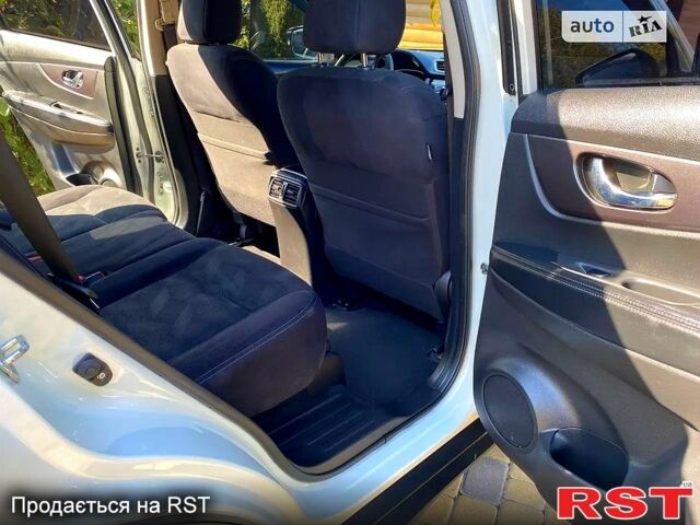 Белый Ниссан ИксТрейл, объемом двигателя 1.6 л и пробегом 190 тыс. км за 15000 $, фото 5 на Automoto.ua