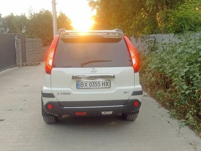 Білий Ніссан ІксТрейл, об'ємом двигуна 2 л та пробігом 221 тис. км за 13150 $, фото 10 на Automoto.ua