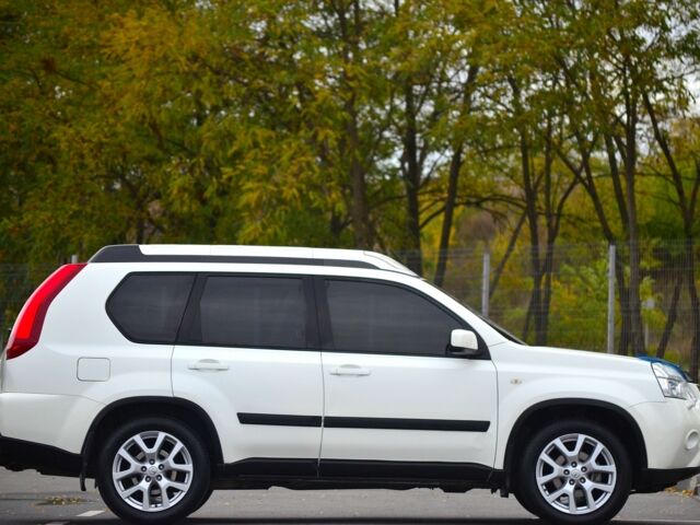 Белый Ниссан ИксТрейл, объемом двигателя 2 л и пробегом 122 тыс. км за 319 $, фото 6 на Automoto.ua