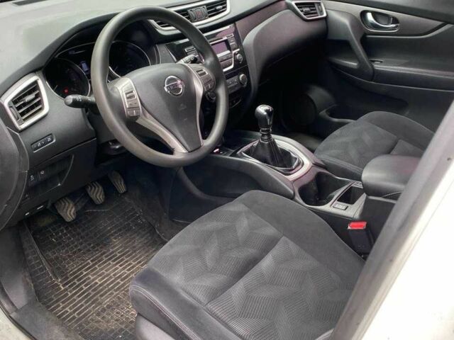 Белый Ниссан ИксТрейл, объемом двигателя 2.5 л и пробегом 200 тыс. км за 14200 $, фото 5 на Automoto.ua