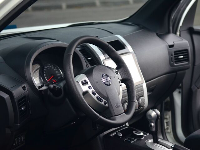 Белый Ниссан ИксТрейл, объемом двигателя 2 л и пробегом 122 тыс. км за 13800 $, фото 18 на Automoto.ua