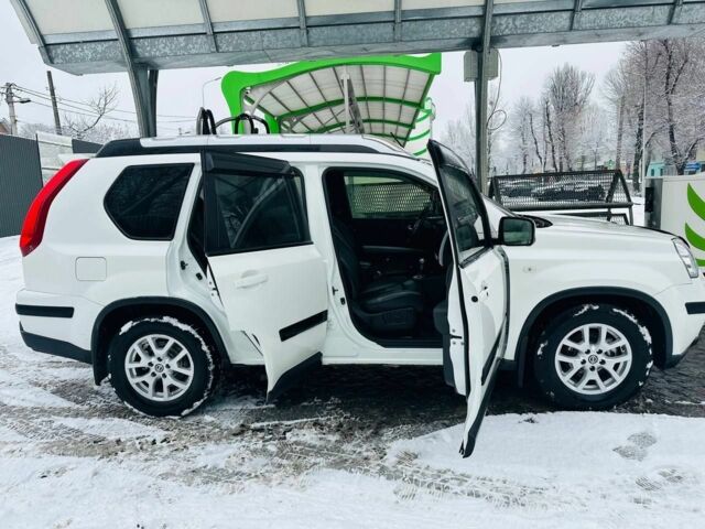 Білий Ніссан ІксТрейл, об'ємом двигуна 2 л та пробігом 221 тис. км за 13150 $, фото 3 на Automoto.ua