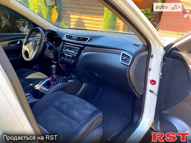 Белый Ниссан ИксТрейл, объемом двигателя 1.6 л и пробегом 190 тыс. км за 15000 $, фото 4 на Automoto.ua