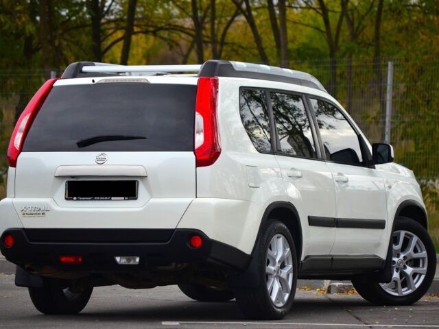 Белый Ниссан ИксТрейл, объемом двигателя 2 л и пробегом 122 тыс. км за 319 $, фото 3 на Automoto.ua