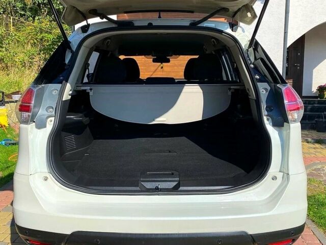 Белый Ниссан ИксТрейл, объемом двигателя 1.6 л и пробегом 190 тыс. км за 15000 $, фото 6 на Automoto.ua