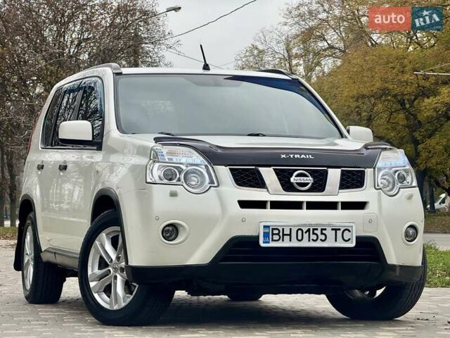 Білий Ніссан ІксТрейл, об'ємом двигуна 2 л та пробігом 147 тис. км за 9999 $, фото 4 на Automoto.ua