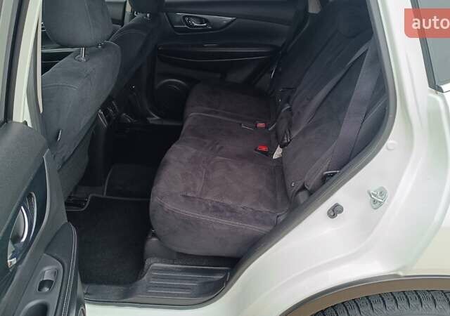 Белый Ниссан ИксТрейл, объемом двигателя 2 л и пробегом 127 тыс. км за 14953 $, фото 10 на Automoto.ua