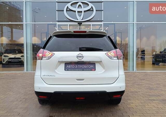 Белый Ниссан ИксТрейл, объемом двигателя 2 л и пробегом 127 тыс. км за 14953 $, фото 3 на Automoto.ua