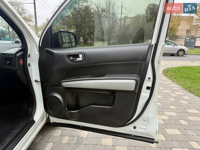 Білий Ніссан ІксТрейл, об'ємом двигуна 2 л та пробігом 147 тис. км за 9999 $, фото 42 на Automoto.ua