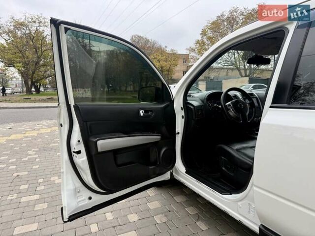 Білий Ніссан ІксТрейл, об'ємом двигуна 2 л та пробігом 147 тис. км за 9999 $, фото 34 на Automoto.ua