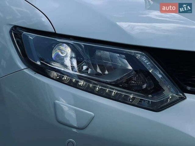 Белый Ниссан ИксТрейл, объемом двигателя 1.6 л и пробегом 154 тыс. км за 16500 $, фото 10 на Automoto.ua