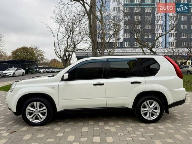 Білий Ніссан ІксТрейл, об'ємом двигуна 2 л та пробігом 147 тис. км за 9999 $, фото 7 на Automoto.ua
