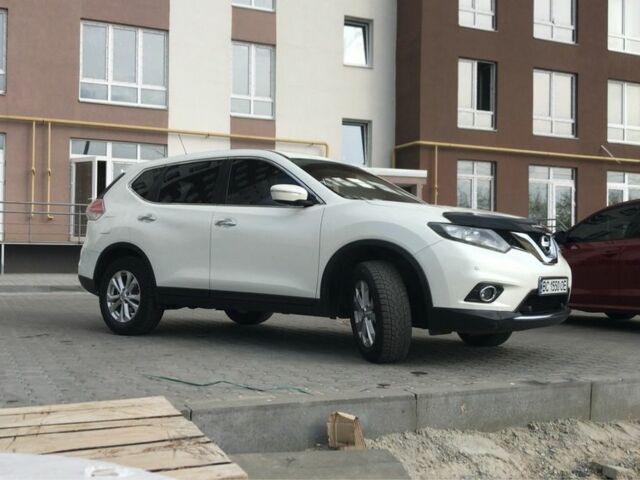 Белый Ниссан ИксТрейл, объемом двигателя 1.6 л и пробегом 300 тыс. км за 11000 $, фото 2 на Automoto.ua