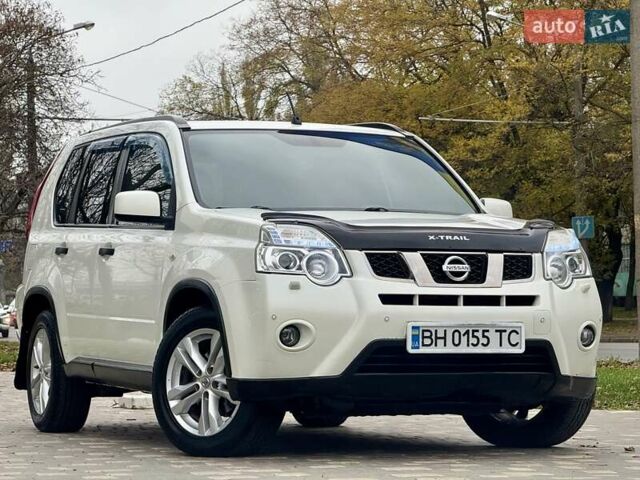 Білий Ніссан ІксТрейл, об'ємом двигуна 2 л та пробігом 147 тис. км за 9999 $, фото 3 на Automoto.ua