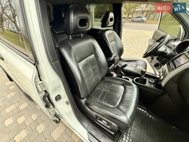 Білий Ніссан ІксТрейл, об'ємом двигуна 2 л та пробігом 147 тис. км за 9999 $, фото 50 на Automoto.ua