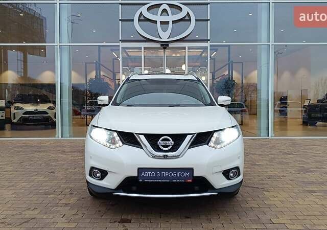 Белый Ниссан ИксТрейл, объемом двигателя 2 л и пробегом 127 тыс. км за 14953 $, фото 4 на Automoto.ua
