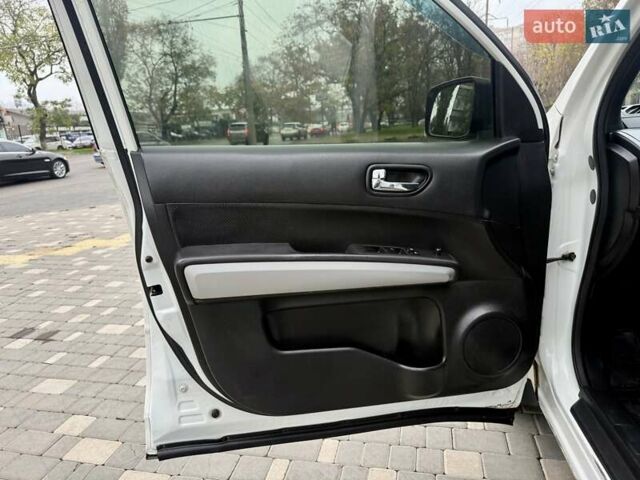 Білий Ніссан ІксТрейл, об'ємом двигуна 2 л та пробігом 147 тис. км за 9999 $, фото 33 на Automoto.ua