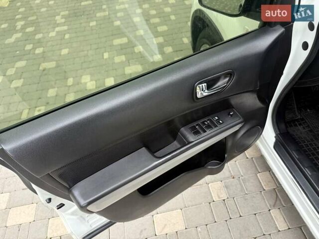Білий Ніссан ІксТрейл, об'ємом двигуна 2 л та пробігом 147 тис. км за 9999 $, фото 32 на Automoto.ua