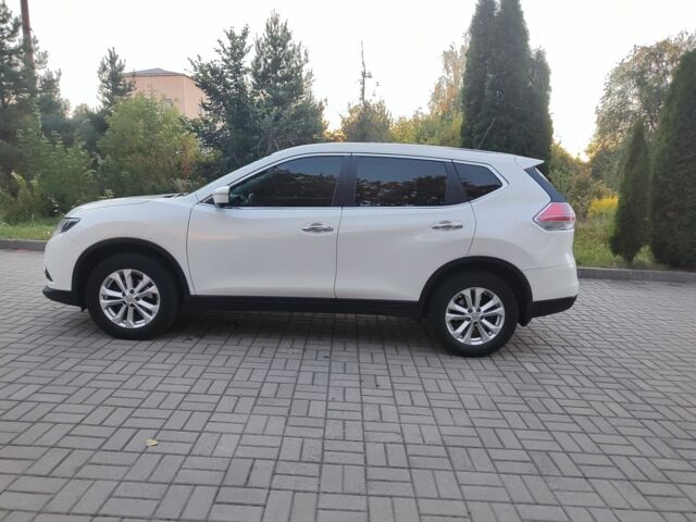 Белый Ниссан ИксТрейл, объемом двигателя 1.6 л и пробегом 176 тыс. км за 14400 $, фото 4 на Automoto.ua
