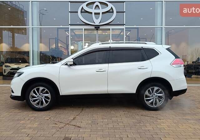 Белый Ниссан ИксТрейл, объемом двигателя 2 л и пробегом 127 тыс. км за 14953 $, фото 2 на Automoto.ua