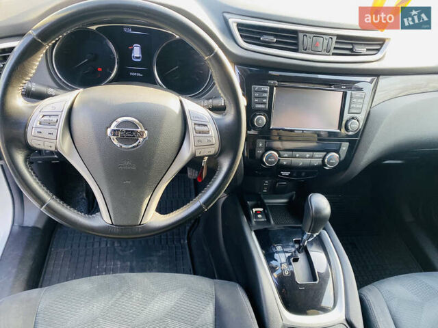 Белый Ниссан ИксТрейл, объемом двигателя 1.6 л и пробегом 190 тыс. км за 15500 $, фото 5 на Automoto.ua