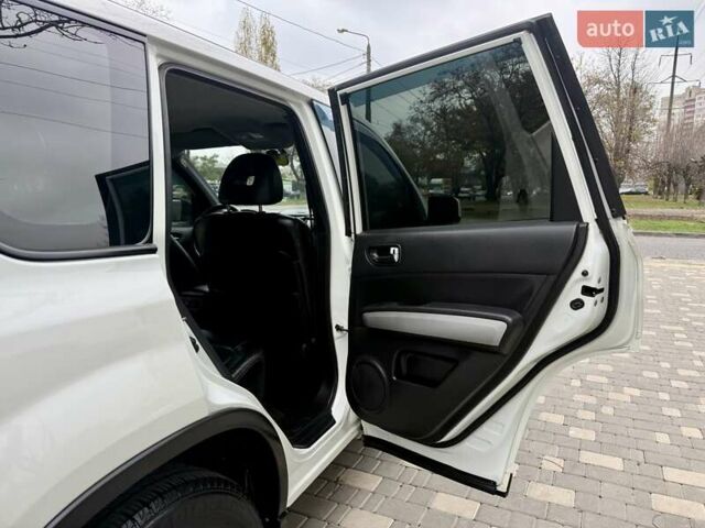 Білий Ніссан ІксТрейл, об'ємом двигуна 2 л та пробігом 147 тис. км за 9999 $, фото 62 на Automoto.ua