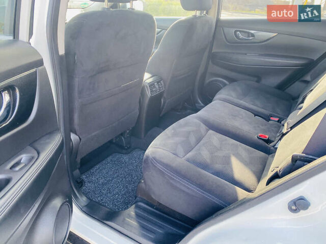 Белый Ниссан ИксТрейл, объемом двигателя 1.6 л и пробегом 190 тыс. км за 15500 $, фото 8 на Automoto.ua